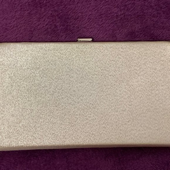1960’s Silver Micro Shimmer Clutch - with Mirror - Flap Closure - Picture 2 of 7